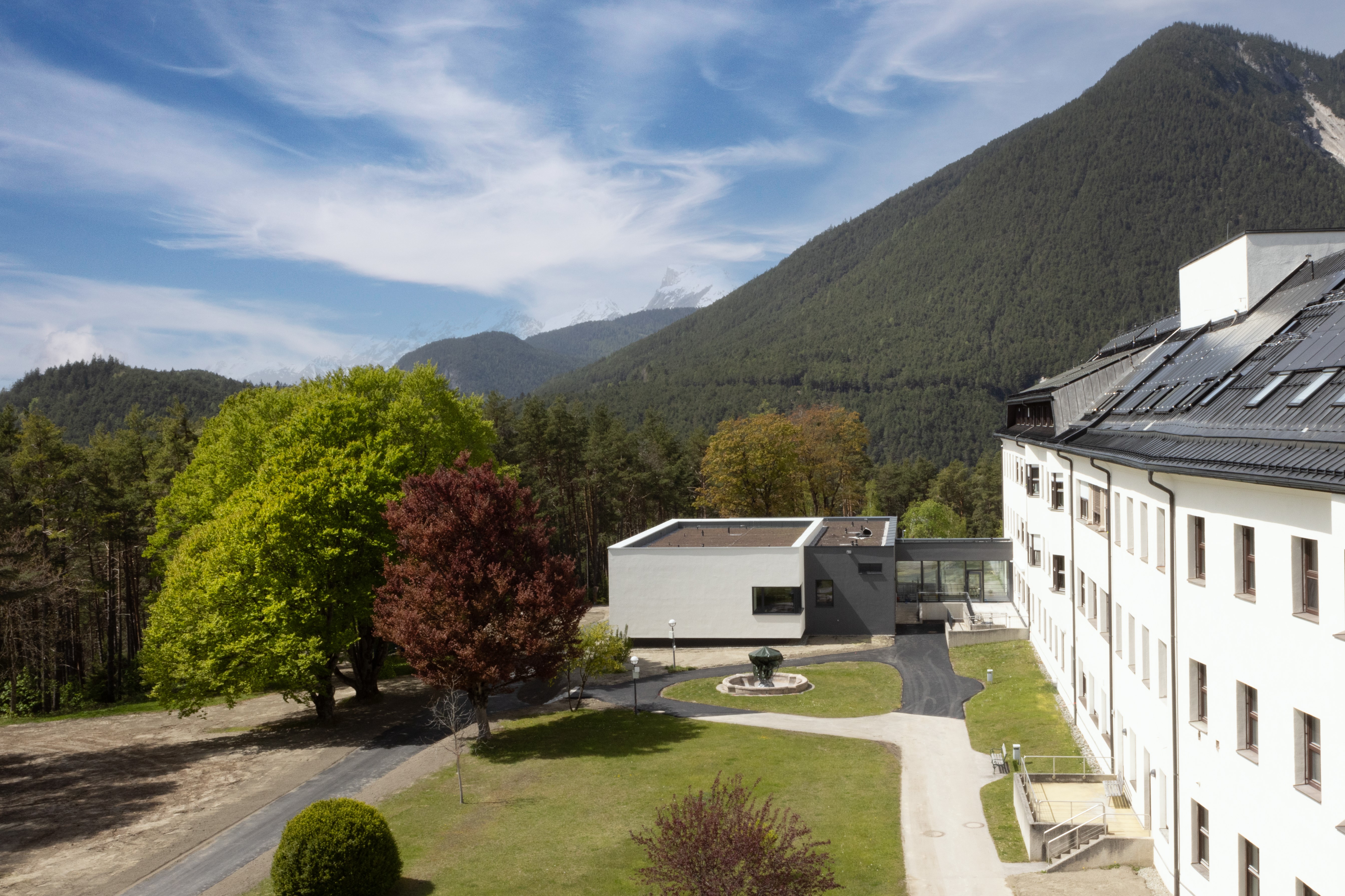Außenansicht Klinikum Hochzirl-Natters