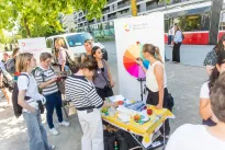 Glücksrad und Materialienstand