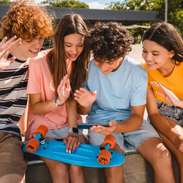 Jugendliche verbringen Zeit gemeinsam
