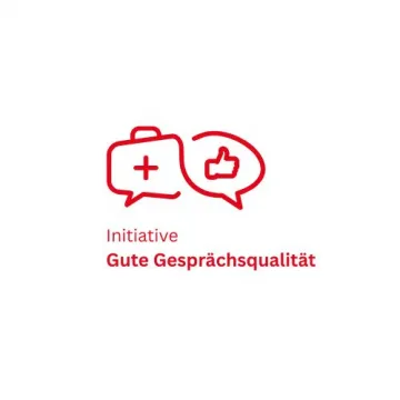 Logo Initiative Gute Gesprächsqualität Zwei Sprechblasen mit einem Pluszeichen und einem erhobenen Daumen.