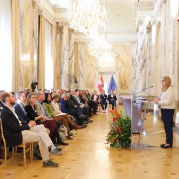 Frau Staatssekretärin spricht beim Best Practice Award